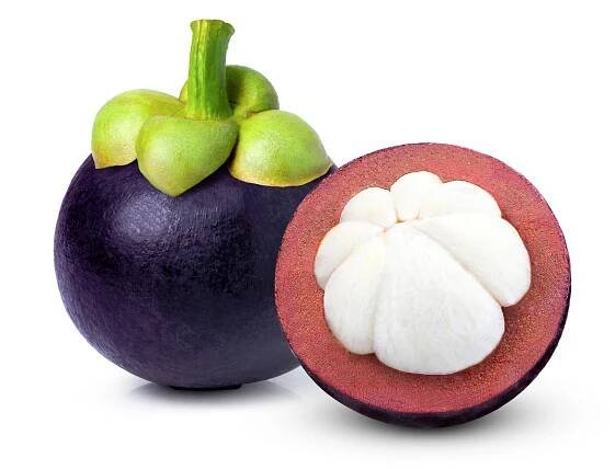 mangosteen ovoce s nakrájeným na polovinu nakrájeným izolovaným na bílou - mangostana lahodná - stock snímky, obrázky a fotky