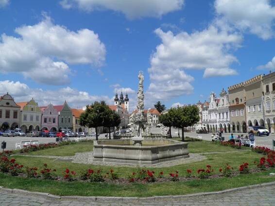 Fotogalerie Historické město Telč. - Kašna na náměstí Zachariáše z Hradce. - č. 988167 | Turistika.cz