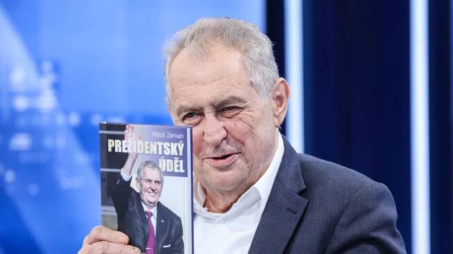 Do mrtvol se nekope, řekl k Fialově vládě Zeman. Promluvil o knize, epitafu i supersamci