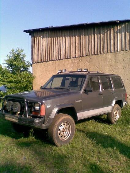 1990 Jeep Cherokee II XJ, 2. generace 4.0 benzín + LPG 126 kW 302 Nm