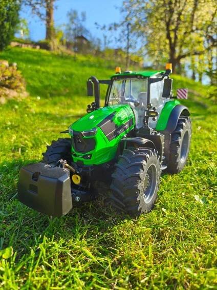 Deutz TTV8280 4X4 | modelbazar.cz