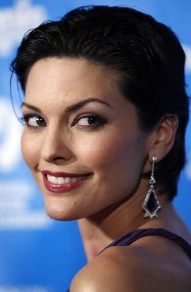 Alana De La Garza