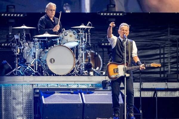 Na koncert Bruce Springsteena zamířilo do pražských Letňan přes 60.000 lidí