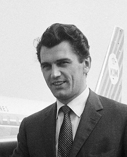 Edmund Purdom - Wikipedia