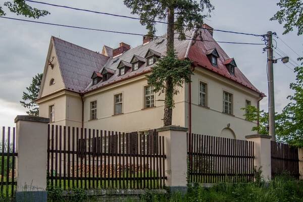Soubor:Líšno, sanatorium-2019 (1).jpg
