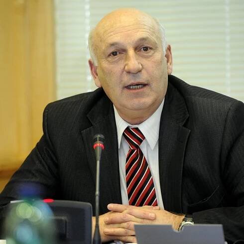 JAN JANDOUREK: Další rudý politruk hejtmanem, tentokrát v Plzni