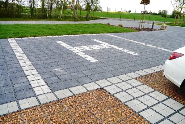 Realizace Arzberg - ECORASTER.cz | zatravňovací a drenážní dlažba.cz