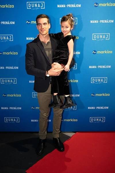 Adam Bardy a  Larisa Mižigar na premiére...