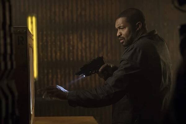 Dark Matter - The Dwarf Star Conspiracy - Z filmu - Roger Cross