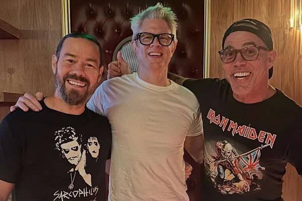 Johnny Knoxville Checks Out Chris Pontius and Steve-O's Stand Up in Mini Jackass Reunion
