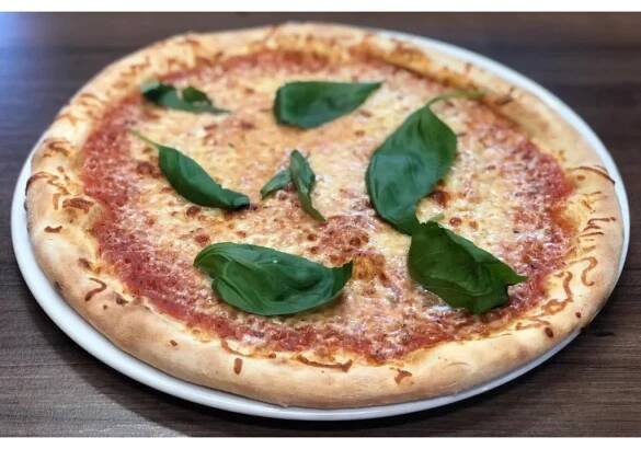 Dvě nebo tři pizzy podle výběru s rozvozem po vybraných lokalitách Brna