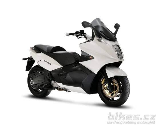 Gilera GP 800 - 2013 - technické parametry, názory motorkářů, servisní manuály 