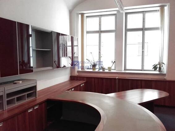 Pronájem, Administrativní prostory a objekty, Hradec Králové, cena 4300 CZK / objekt / měsíc, nabízí Global Reality HK s.r.o.
