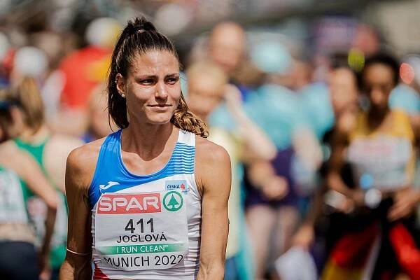 Triatlonem zpět k maratonu. Zotavená Joglová chce prodat pestrý trénink