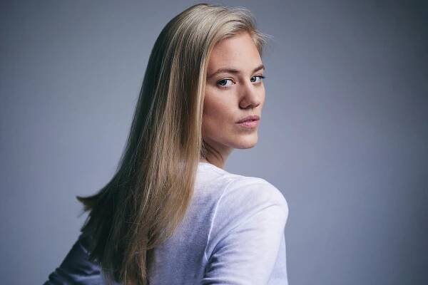 Larissa Marolt - NILS SCHWARZ PHOTOGRAPHY