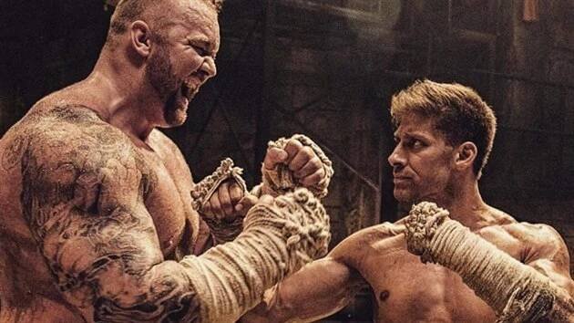 H. J. Björnsson a Alain Moussi ve filmu Kickboxer Retaliation (2017)