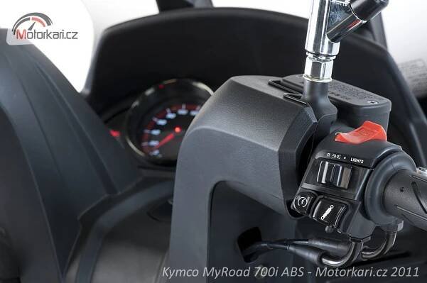 Kymco MyRoad 700i ABS | Motorkáři.cz