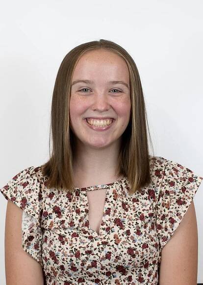 Hannah Bainey Headshot