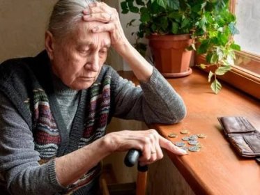 Na důchody má příští rok chybět padesát miliard. Koalice chce prosadit další části penzijní reformy