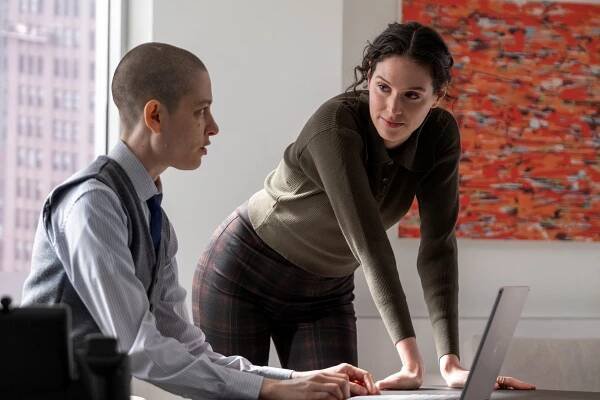 Miliardy - Implosion - Z filmu - Asia Kate Dillon
