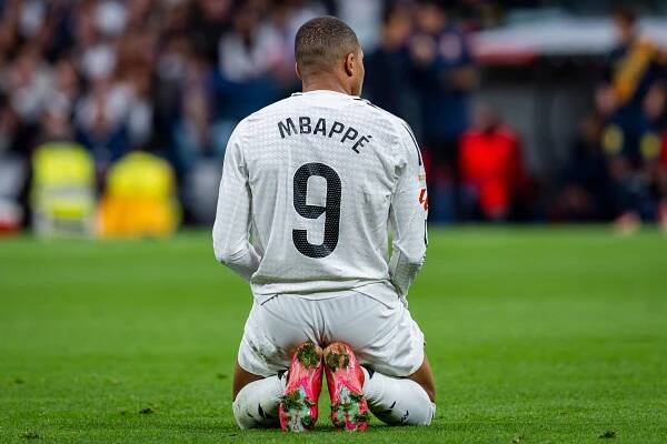 Další komplikace pro Bílý balet. Mbappé musel na operaci a bude chybět v semifinále poháru