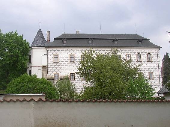 Soubor:Slatinany CZ castle from E 0298.jpg – Wikipedie