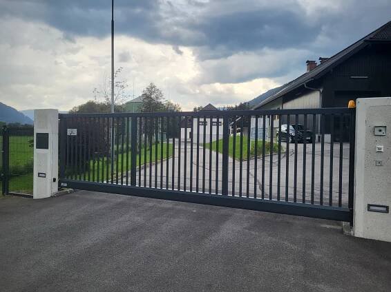 DH Metall - Zäune, Tore, Geländer, Balkone, Sichtschutz - Brix-Zaun Partner - Helmut Daum