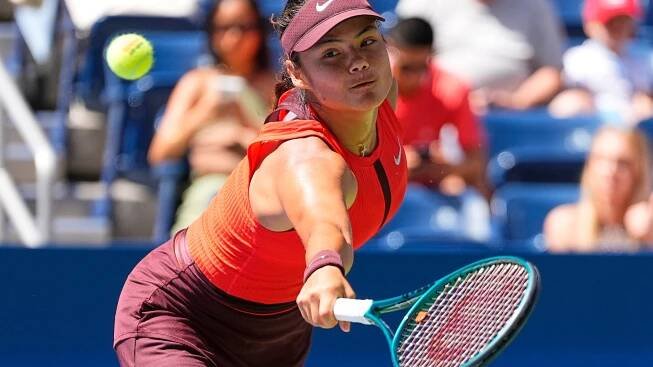 Emma Raducanu, of Great Britain, returns a shot to Ena Shibahara, of Japan, during the first round of the US Open tennis championships, Sunday, Aug. 24, 2025, in New York. (AP Photo/Yuki Iwamura)