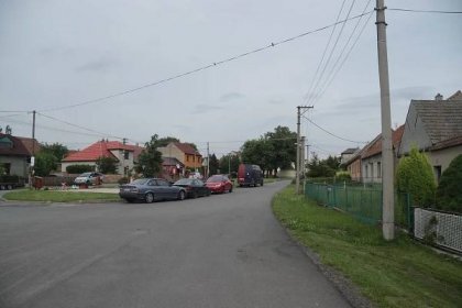 Soubor:East view of Náves street in Rapotice, Třebíč District.jpg – Wikipedie
