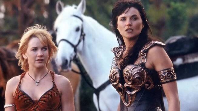 Proměna herců ze seriálu Xena: Caesarovi narostly vousy a princezna je bez ofinky