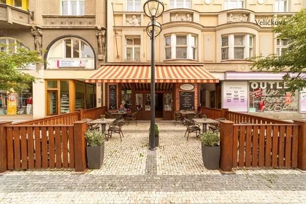 Prodej zavedeného poké a salátového bistra v centru města Hradce Králové | Reality Veličková