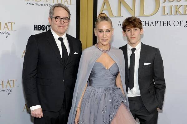 Matthew, Sarah Jessica Parker, and James Broderick attend the New York premiere of "And Just Like That," 2021 | Source: Getty Images