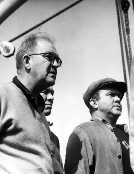 THE LONG VOYAGE HOME, Director John Ford, Ward Bond and Thomas Mitchell on set, 1940