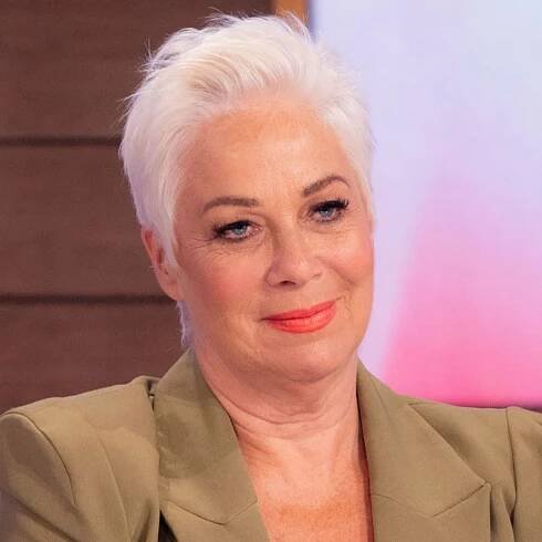 Denise Welch strikes a yoga pose in swimsuit - fans react