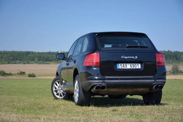 Ojeté Porsche za cenu Dacie: Osmiválcový Cayenne první generace není tak nespolehlivý, jak se o něm říká