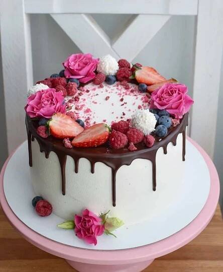 Pin by Fuchsia Blooms Florist on Cakes - Autumn | Just cakes, Birthday beer cake, Cake desserts