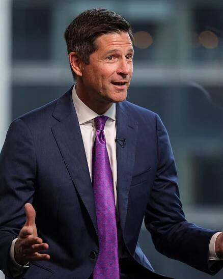Charles Schwab CEO says investors are cutting risk after April turmoil