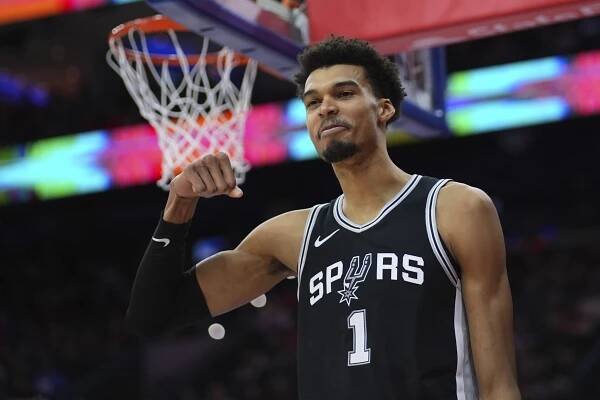 Victor Wembanyama reacts during the Spurs-76ers game on Dec. 23, 2024. 
