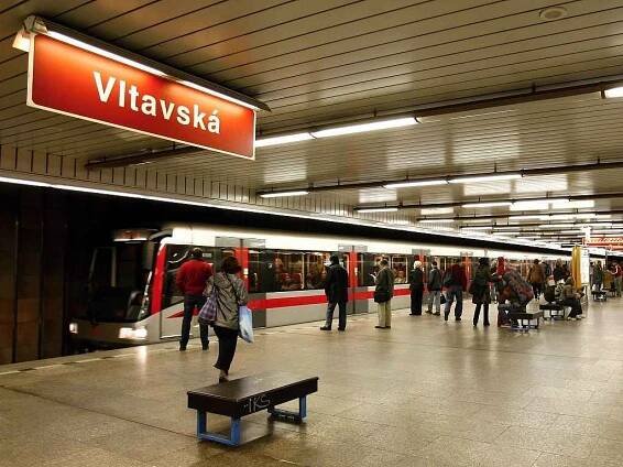 Stanice metra Vltavská v Praze.
