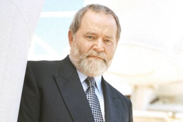 Alan Scarfe in 'Seven Days'
