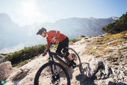 First ride review of the new 2023 FOCUS JAM² SL 9.9 – An agile shredder or a slimmed down trail bike? | E-MOUNTAINBIKE Magazine