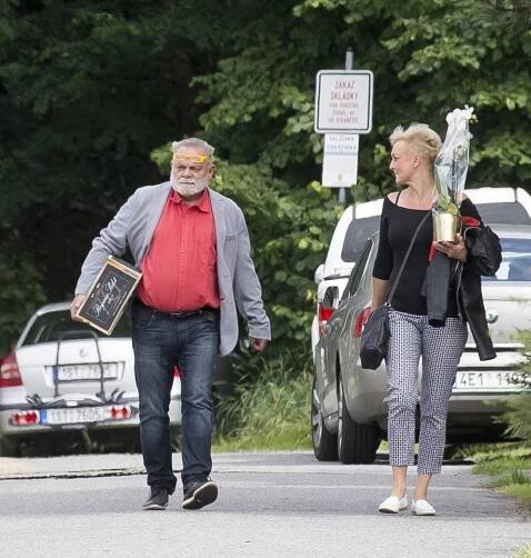 Trapas Alexeje Pyška na oslavě: Močil před domem, pak gratuloval
