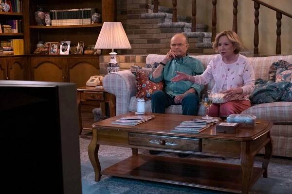 That ‘90s Show. (L to R) Kurtwood Smith as Red Forman, Debra Jo Rupp as Kitty Forman in episode 104 of That ‘90s Show. Cr. Patrick Wymore/Netflix © 2022