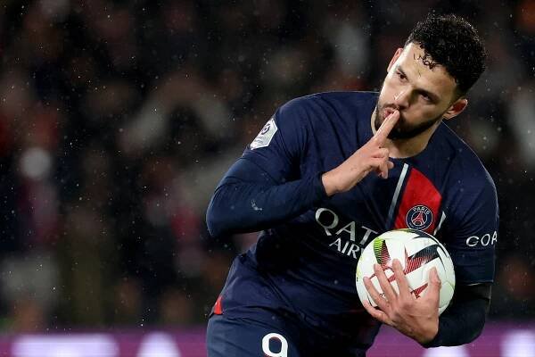 Gonçalo Ramos of PSG celebrating a goal.