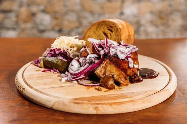 Restaurace U Děravýho kotle - Hradec Králové | Restaurace blízko mě | Zamluvit nyní
