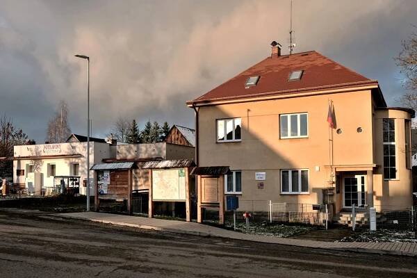 OLEŠNICE - OBEC SE ZŘÍCENINOU HRADU - Turnovsko v akci
