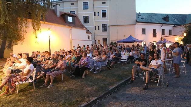 Dva pěkné večery i představení pro děti. Taková bude letní divadelní scéna