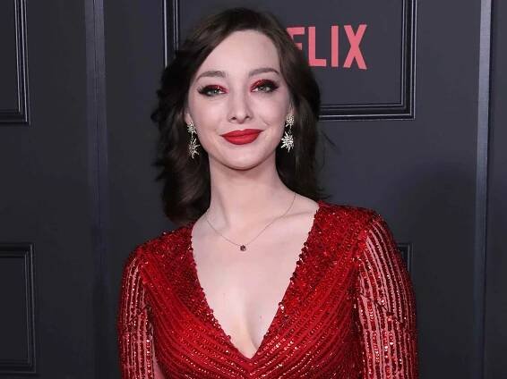 Emma Dumont attends the 'Locke & Key' series premiere photo call