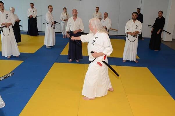 Galerie olomouckého dojo Iaido & Kenjutsu | Fotky a videa ze seminářů