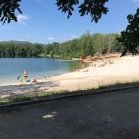 Na hranicích s Německem a Polskem leží Kristýna. Lom ke koupání a vodním aktivitám